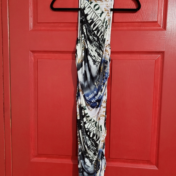 Dress - Picture 2 of 3